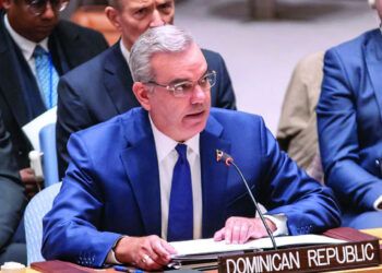 Abinader pide incentivos para promover resoluciones pacíficas en conflictos internacionales