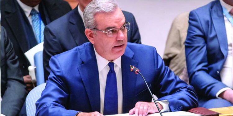 Abinader pide incentivos para promover resoluciones pacíficas en conflictos internacionales