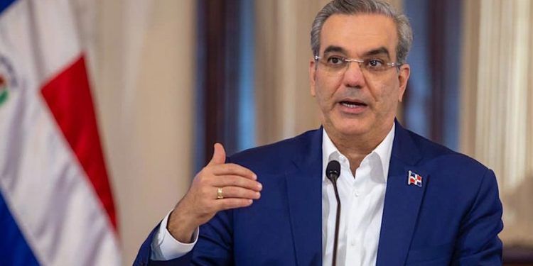 Abinader propone gabinete cultural y mejora del teatro