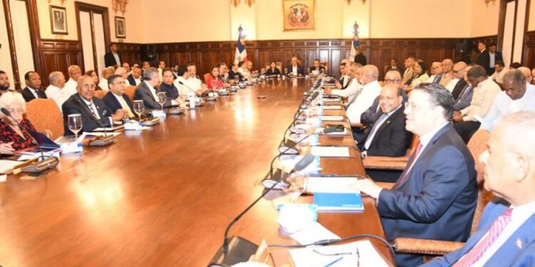 Abinader reestructura su tren gubernamental con nuevos nombramientos