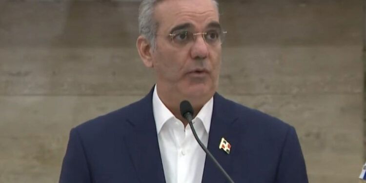 Luis Abinader refuerza frontera ante crisis en Haití