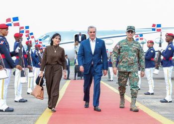 Abinader regresa al país tras su viaje por Europa