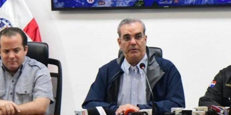 Abinader se reúne con organismos de emergencia en el COE