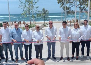Abinader y Collado inauguran nuevo malecón en Haina