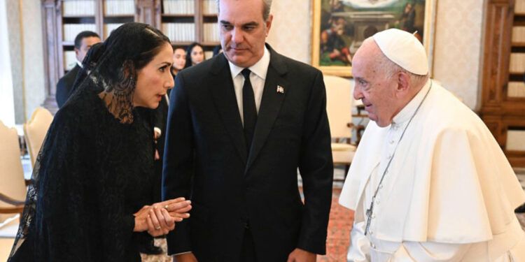 Abinader y la primera dama viajarán a Roma para funeral del papa Francisco
