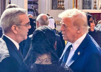 Abinader y Trump conversan brevemente en funeral del papa