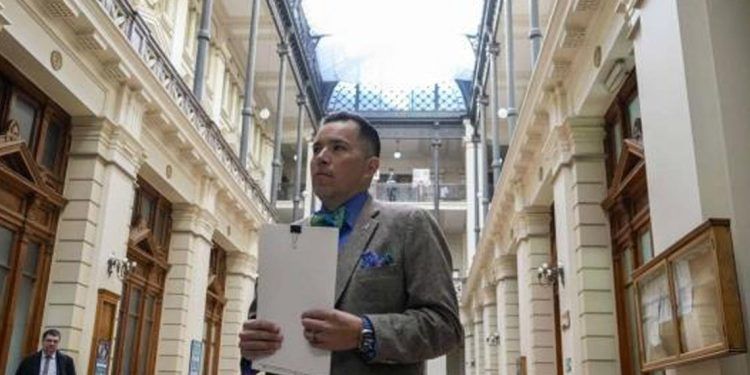 Abogado demanda a chile por adopción irregular durante dictadura