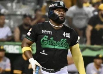 Abraham Almonte Conecta Grand Slam y Estrellas Vencen a las Águilas