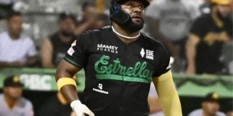 Abraham Almonte Conecta Grand Slam y Estrellas Vencen a las Águilas