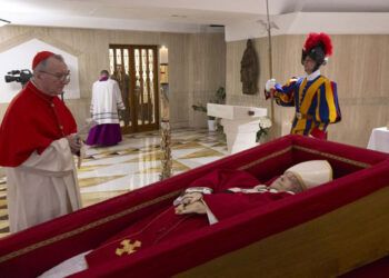 Abren la basílica de San Pedro para despedir al papa Francisco