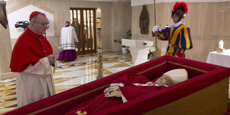 Abren la basílica de San Pedro para despedir al papa Francisco