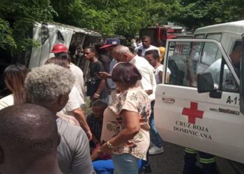 Accidente en km 40 de autopista Duarte deja atrapados