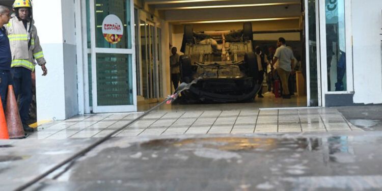 Accidente en supermercado de la 27 de Febrero deja un herido