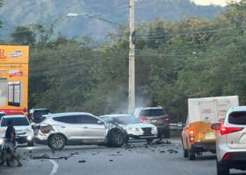 Accidente múltiple en Maimón deja un muerto y cuatro heridos en Puerto Plata