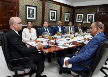 Acuerdo de cielos abiertos impulsa turismo y baja tarifas aéreas