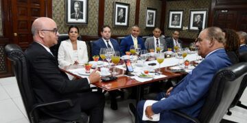 Acuerdo de cielos abiertos impulsa turismo y baja tarifas aéreas