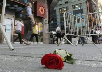Adolescente hiere a tres en tiroteo en Times Square