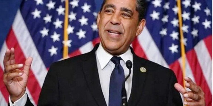 Adriano Espaillat es elegido presidente del Caucus Hispano del Congreso