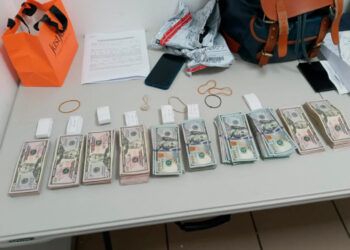 Aduanas retiene divisas no declaradas en aeropuertos