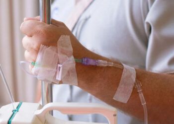Advierten sobre cambios de fármacos en pacientes con cáncer