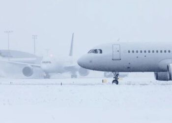 Aerolíneas cancelan más de 1,000 vuelos en EE. UU. por nevadas