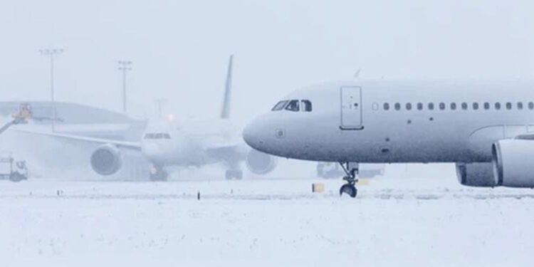 Aerolíneas cancelan más de 1,000 vuelos en EE. UU. por nevadas