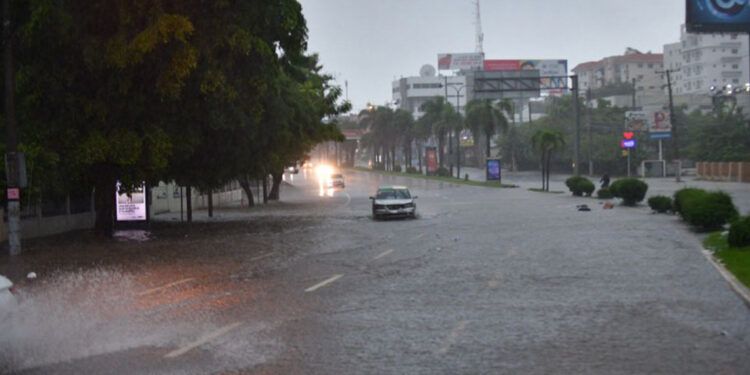 Aguaceros y tormentas eléctricas este lunes por vaguada