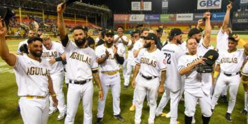 Águilas blanquean al Escogido y avanzan al Round Robin
