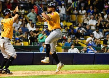 Águilas blanquean al Licey y logran su quinta victoria consecutiva