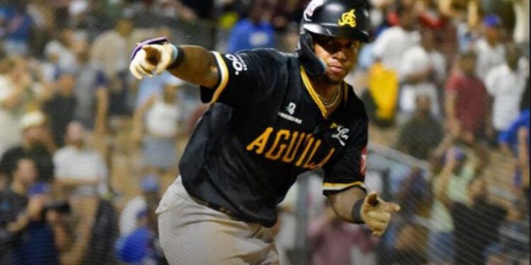 Águilas superan al Licey en extras y suman 15 victorias