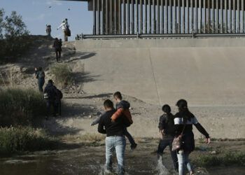 Al menos 1,360 menores aún separados de sus padres tras política de Trump en la frontera