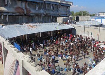 Al menos tres reclusos muertos tras incendio en Penitenciaría La Victoria
