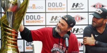 Albert Pujols celebra el campeonato 17 del Escogido