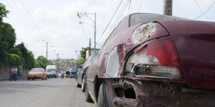 Alcaldía de Santo Domingo Norte inicia retiro de vehículos chatarras