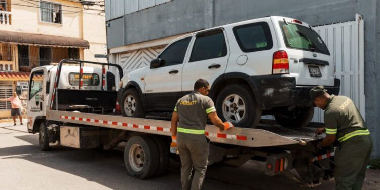 Alcaldía del DN y Digesett refuerzan operativos de retiro de chatarras en Santo Domingo
