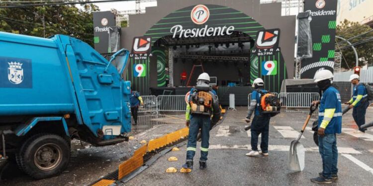 Alcaldía limpia vías tras celebraciones de Año Nuevo