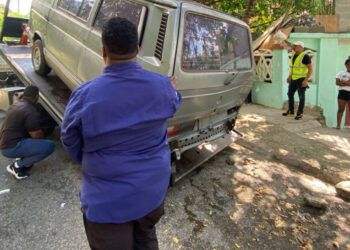 Alcaldía retira nueve chatarras de la avenida Cayetano Germosén