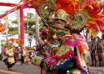Alegría y Tradición en el Carnaval Santo Domingo 2024