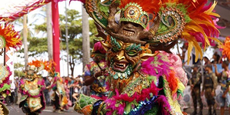 Alegría y Tradición en el Carnaval Santo Domingo 2024