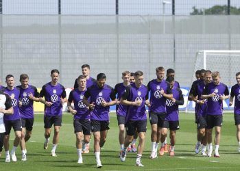 Alemania busca encender a su afición con una victoria ante Dinamarca en octavos
