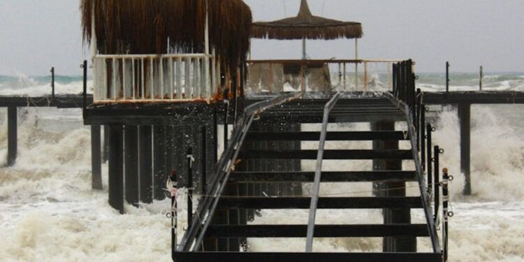Alerta de tsunami en Chile tras sismo de 7.5 en Magallanes