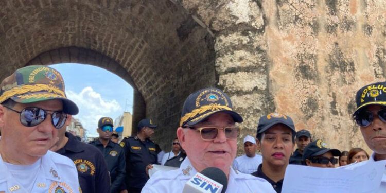 Alertan sobre golosinas con droga en escuelas del país