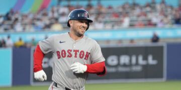 Alex Bregman firma cinco años con los Cachorros
