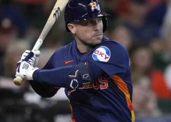 Alex Bregman firma con los Medias Rojas por 3 años y $120 millones