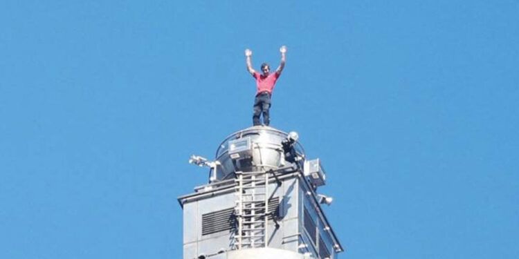 Alex Honnold hace historia al escalar el Taipei 101 sin cuerdas ni arnés