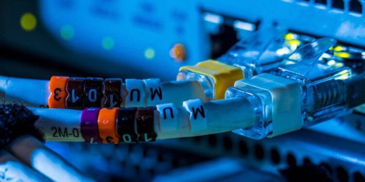 Alto costo del internet limita acceso en hogares dominicanos