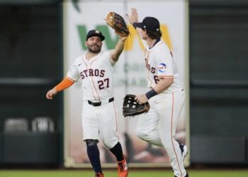 Altuve brilla con dos jonrones y Peña alcanza los 500 hits