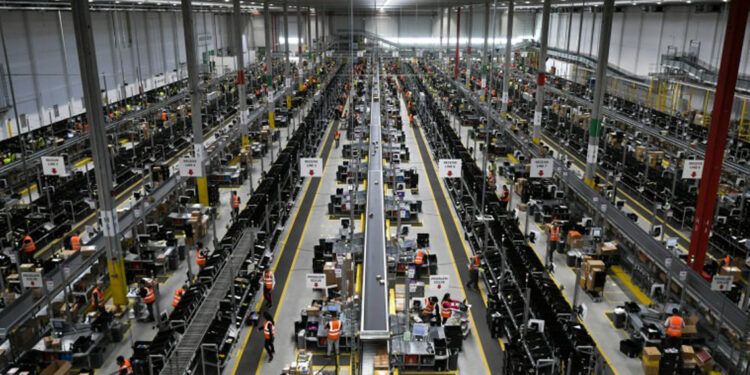 Amazon recorta 14,000 empleos en primera fase de su reducción global