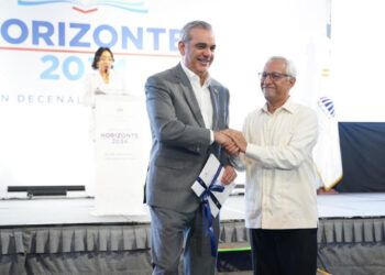 Ángel Hernández rinde cuentas y destaca avances en Educación