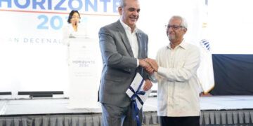 Ángel Hernández rinde cuentas y destaca avances en Educación